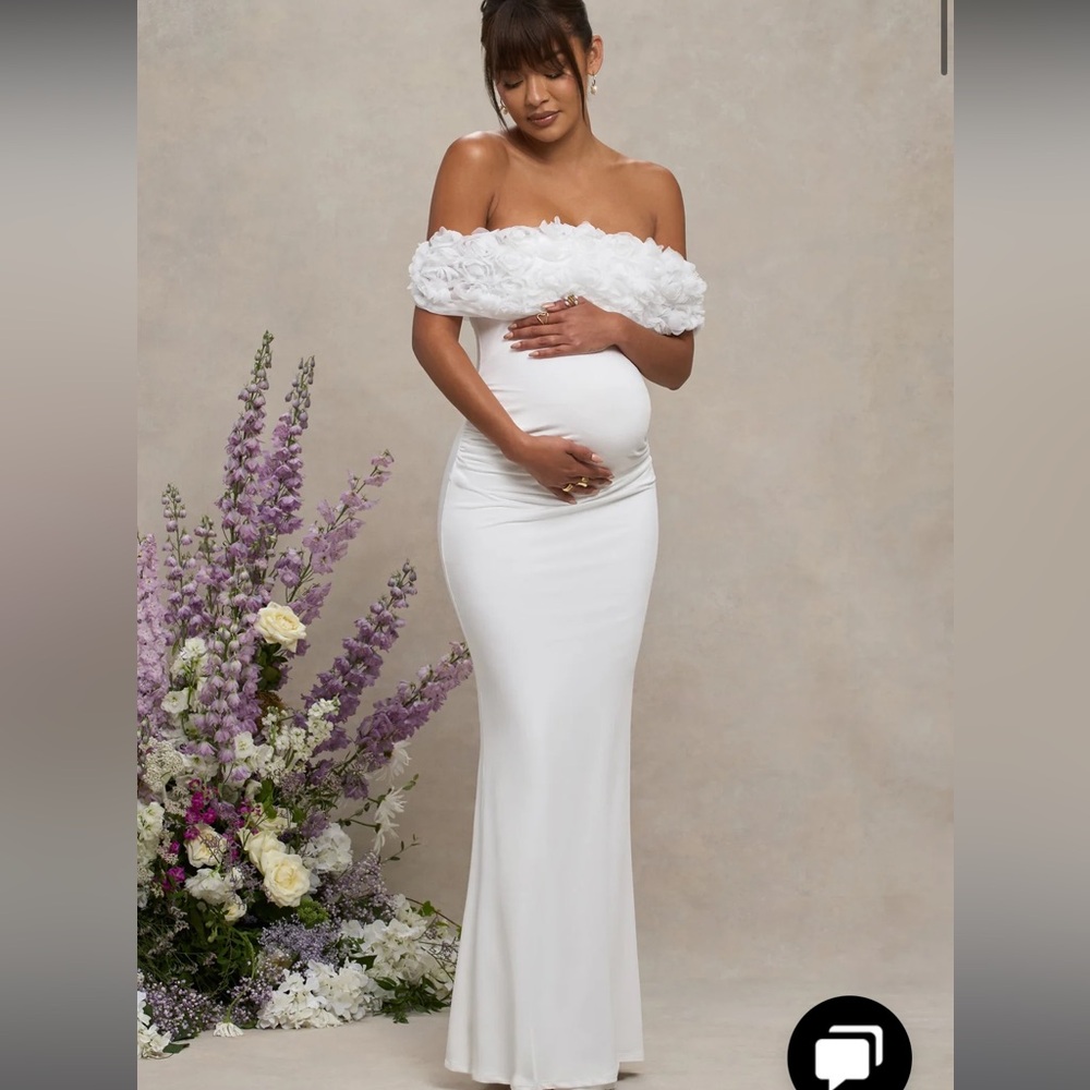 Club London Elegant White Off-Shoulder Gown